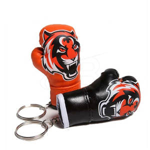 Llavero de Cuero PU Personalizado con Forma de Guante de Boxeo de Acero Inoxidable - Product Image 1