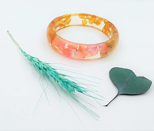 กำไลเรซิ่นมันวาวแบบเรียบ | มีหลายสีเครื่องประดับทำมือมีสไตล์สำหรับผู้หญิงเหมาะกับการสวมใส่ในชีวิตประจำวัน - Product Image 3