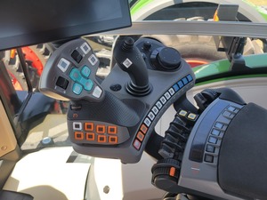 2025 Fendt 1042 Vario Tractor - 420 HP MFWD Tractor with <b>MAN</b> Diesel Engine, SteplessTransmission, and High-Capacity Hydraulics - Product Image 3