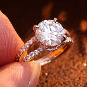 Bague Moissanite de luxe taille ronde or rose 18 carats bagues de fiançailles de mariage Moissanite étincelantes pour femmes - Product Image 3