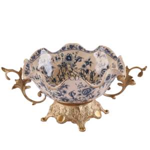 Cuenco para servir de latón antiguo, cuerpo de porcelana con diseño floral azul, asas doradas adornadas y base, centro de mesa decorativo de lujo - Product Image 1