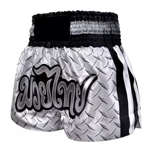 Pantalones Cortos de Muay Thai Personalizados de Alta Calidad al Por Mayor con MOQ Bajo, Pantalones Cortos de Boxeo Muay Thai para Hombre Hechos en Pakistán - Product Image 3