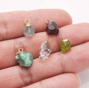 คริสตัลหยาบสีผสมธรรมชาติขนาด10-15มม. จี้ชุบทองตัวเชื่อมห่วงเดี่ยว - Product Image 4