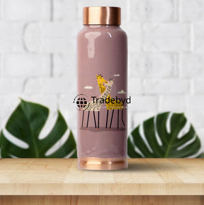 Botella de cobre de diseño para un estilo de vida de bienestar de lujo, tradiciones de salud antiguas, hidratación elegante, calidad premium Tradebyd - Product Image 3