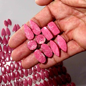 Par de thulita natural, cabujón suelto, proveedor de piedras preciosas India, precio al por mayor, par de thulita de alta calidad, fabricación de joyas de piedras preciosas - Product Image 3