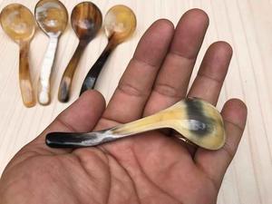 Cuchara de Cuerno de Búfalo Natural, Hecha a Mano y Pulida, Perfecta para Servir Especias, Condimentos o como Decoración de Mesa, Alta Calidad - Product Image 6