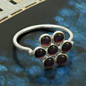 Anillo de uso diario de granate rojo Plata de Ley 925 Piedra preciosa natural Forma de flor Conjunto de bisel Diseño personalizado Fabricante de joyería India - Product Image 6
