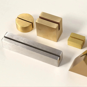 Beau support de table décoratif pour porte-cartes, idéal pour les étiquettes de nom, les bureaux d'affichage de photos ou les présentations d'événements - Product Image 1