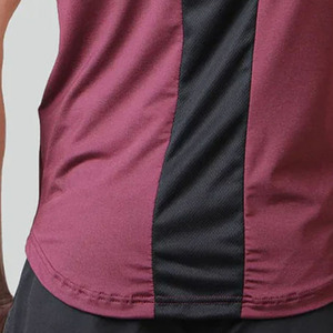 Camiseta deportiva personalizada con diseño de panel negro sólido 280 gramos poliéster/tela de punto de algodón estilo Formal patrón de letras - Product Image 5