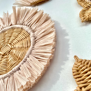 Ensemble de 4 décorations murales en fibres naturelles tissées à la main (3 hirondelles et 1 plaque à franges) pour l'art de la maison bohème et côtière - Product Image 3