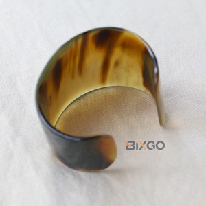 Cuerno de Búfalo Blanco hecho a mano, pulsera cónica en C, pedidos al por mayor personalizados aceptados, diseño de brazalete de moda de Vietnam - Product Image 3