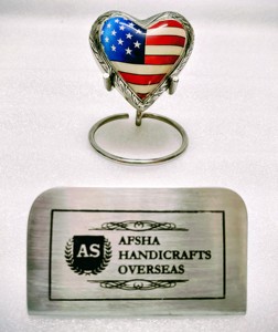 Hermoso Recuerdo de Corazón Grabado en Plata y Oro con Base de Latón para Cenizas de Cremación - Product Image 6