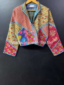 Veste courte matelassée vintage éco-responsable pour femmes, faite à la main en Inde avec poche, manteau d'automne et d'hiver - Product Image 4