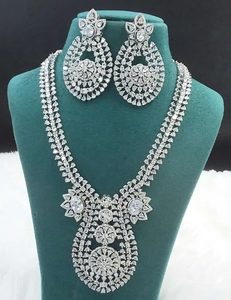 Ensemble de bijoux Bloom AD avec pierres de zircone cubique de haute qualité pour les festivals Sangeet Mehndi cadeau disponible à un prix abordable - Product Image 2