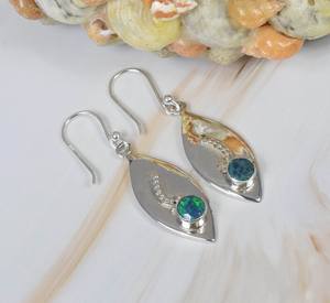 Boucles d'oreilles classiques et délicates en opale éthiopienne, pierre précieuse naturelle, sertie en forme de bézel, forme 925 en argent sterling, boucles d'oreilles à crochet faites à la main, tendance pour les fêtes - Product Image 3