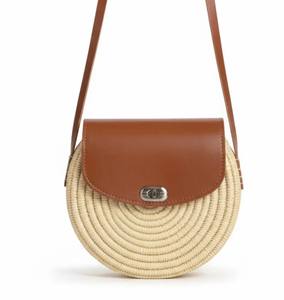 กระเป๋าสะพายทรงกลมทำจากฟาง พร้อมสายหนัง  งานแฮนด์เมดสไตล์โมร็อกโก โบโฮ สำหรับฤดูร้อน - Product Image 3