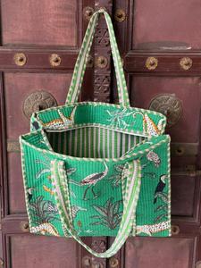 Sac fourre-tout pour femme en coton matelassé fait main de style bohème chic avec fermeture à glissière, sac à bandoulière portable de style indien - Product Image 2