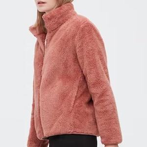 Vestes en polaire matelassée légère pour femmes pour les hivers Logo personnalisé manches longues couleurs unies avec décoration de bouton - Product Image 4