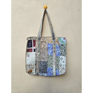 Bolso Tote Acolchado de Tela de Seda Vintage Hecho a Mano en India, Bolso de Mano para Mujer de Alta Calidad con Cierre Suave, Forro de Algodón, Cadenas, Portátil y Térmico - Product Image 1