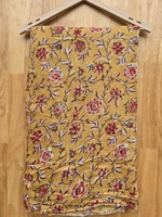 Tissu en soie jaune moutarde Jaipuri, imprimé à la main avec des motifs floraux traditionnels, textile Sanganeri pour robes ethniques