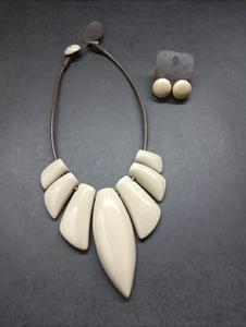 ดวงตาสีชมพูในลูกปัดกลางและสร้อยคอทำด้วยมือออกแบบคริสตัล - Product Image 3