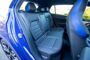 Gullf R 2023, 315 hp, Turbo, 4 Cilindros, Tracción en las Cuatro Ruedas, Color Azul Lápiz Metálico, Faros Delanteros, Techo Panorámico, Bajo Kilometraje - Product Image 6