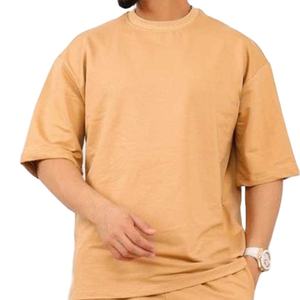 Tenues d'été décontractées personnalisées de haute qualité pour hommes ensemble de deux pièces de t-shirt à motif imprimé respirant et ensemble court - Product Image 2