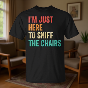 Camiseta con diseño divertido e inapropiado: Sólo estoy aquí para olfatear las sillas para uso promocional - Product Image 3