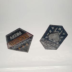 Écussons de broderie personnalisés sans couture sur support adhésif insignes tissés lavables de conception de luxe étiquettes de vêtements temporaires amovibles - Product Image 5