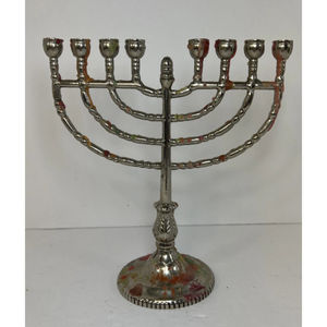 Candelabro exclusivo de metal sólido Hanukkah Menorah, candelabro de aluminio plateado para decoración del hogar y religioso al mejor precio - Product Image 4