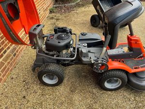 Cortacésped Husqvarna R16C AWD con Remolque Volquete y Tractor de Jardín - Product Image 4