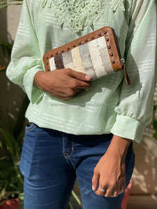 Bolso de mano con parche de piel de vaca para mujer, cartera elegante - Product Image 4