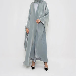 Ensemble Abaya musulman modeste de qualité supérieure OEM de Dubaï, comprenant une Abaya de style kaftan, une robe de dessous et un hijab pour femmes, vente en gros - Product Image 2