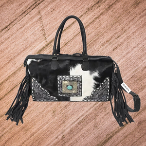 Sac de sport usiné à la main en cuir de vachette avec franges et concho antique disponible à un prix abordable. - Product Image 1