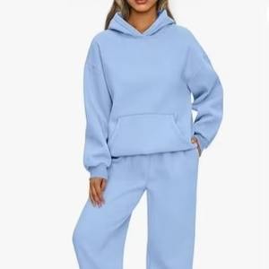 Conjuntos de entrenamiento acanalados sin costuras de 2 piezas de tendencia para mujer listos para enviar al por mayor patrón sólido chándal Legging pantalones cortos para invierno - Product Image 1