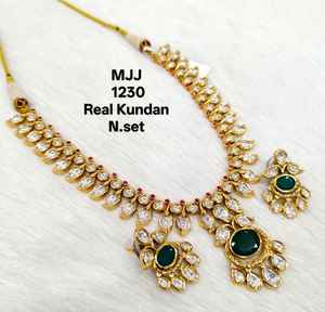 Collier Kundan de créateur avec un appel de mariage conçu pour les boutiques ethniques qui cherchent à stocker des bijoux de mariage à forte demande - Product Image 1