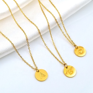 Gran oferta de joyería de acero inoxidable chapado en oro de 18 quilates <span class=keywords><strong>letra</strong></span> inicial A B C D <span class=keywords><strong>E</strong></span> encanto colgante alfabeto collar - Product Image 2