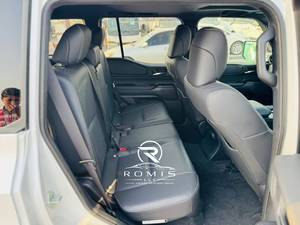 Toyota Land Cruiser J2022 SUV Usato Bianco 4 Porte Veicolo Fuoristrada per Viaggi d'Affari - Product Image 4