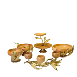 Tazón de Diseño en Forma de Hoja Chapado en Oro, Tazón Japonés de Madera para Servir en Casa u Hotel, de Aluminio Metálico de Alta Calidad - Product Image 1