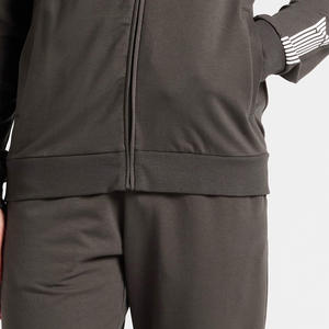 Veste de football d'hiver pour hommes personnalisée survêtement de football en molleton chaud vêtements de sport d'entraînement écologiques uniformes football imprimé - Product Image 4