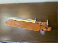Couteau de Chasse Rambo III Édition Spéciale en Acier Damas avec Étui en Cuir, Couteau de Survie Très Tendance