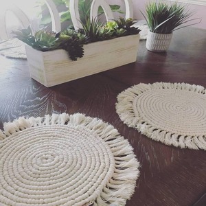 Jardinière suspendue en macramé artisanal élégant Accent décoratif intérieur extérieur pour plantes de jardin de balcon et maison Boho moderne - Product Image 4