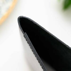 Portapapeles de cuero de lujo con solapa de seguridad, logotipo personalizado en relieve y RFID opcional para uso en restaurantes - Product Image 2
