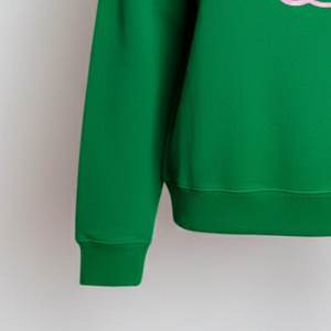 เสื้อสเวตเชิ้ตผู้หญิงแบบลำลองสีเขียวพิมพ์โลโก้ตามสั่งรุ่นใหม่  ใส่สบาย ระบายอากาศได้ดี เหมาะสำหรับฤดูหนาว สไตล์ไฮสตรีท - Product Image 6