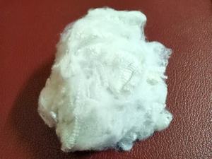Fibre discontinue de polyester solide blanc de haute qualité 100% recyclable 2.5D51SD filature fabricant vietnamien Vikohasan GRS - Product Image 4