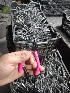 Alicates Profesionales de Acero Inoxidable con Punta Plana para Micro Soldadores de Intense Surgical, para Formar Alambre de Joyería Permanente, Mango Negro - Product Image 3