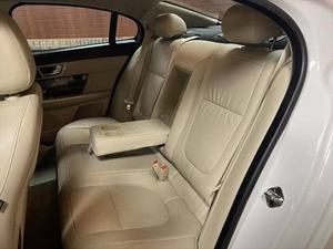 Jaguar XF SUV 2010 Usado, Automático, Volante a la Izquierda, Interior Oscuro, Asientos de Cuero, Neumáticos R20 - Product Image 4
