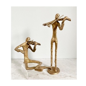 Sculpture minimaliste en aluminium coulé, créée pour des environnements contemporains, avec des proportions équilibrées et un calme artistique. - Product Image 2