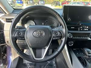 2023 pour Venza LE Hybrid SUV Transmission automatique R19 Cuir foncé Volant à gauche Options essence/gaz/carburant Transmission intégrale ACC Panoramique - Product Image 6