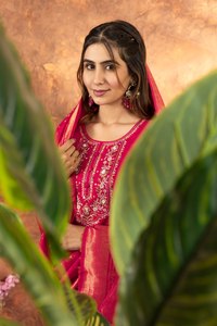 Conjunto de Kurti y Pantalón de Seda Marina al por Mayor con Dupatta de Viscosa con Bordado Mina, Traje de 3 Piezas con Bordado a Mano con Múltiples Hilos para Damas - Product Image 4